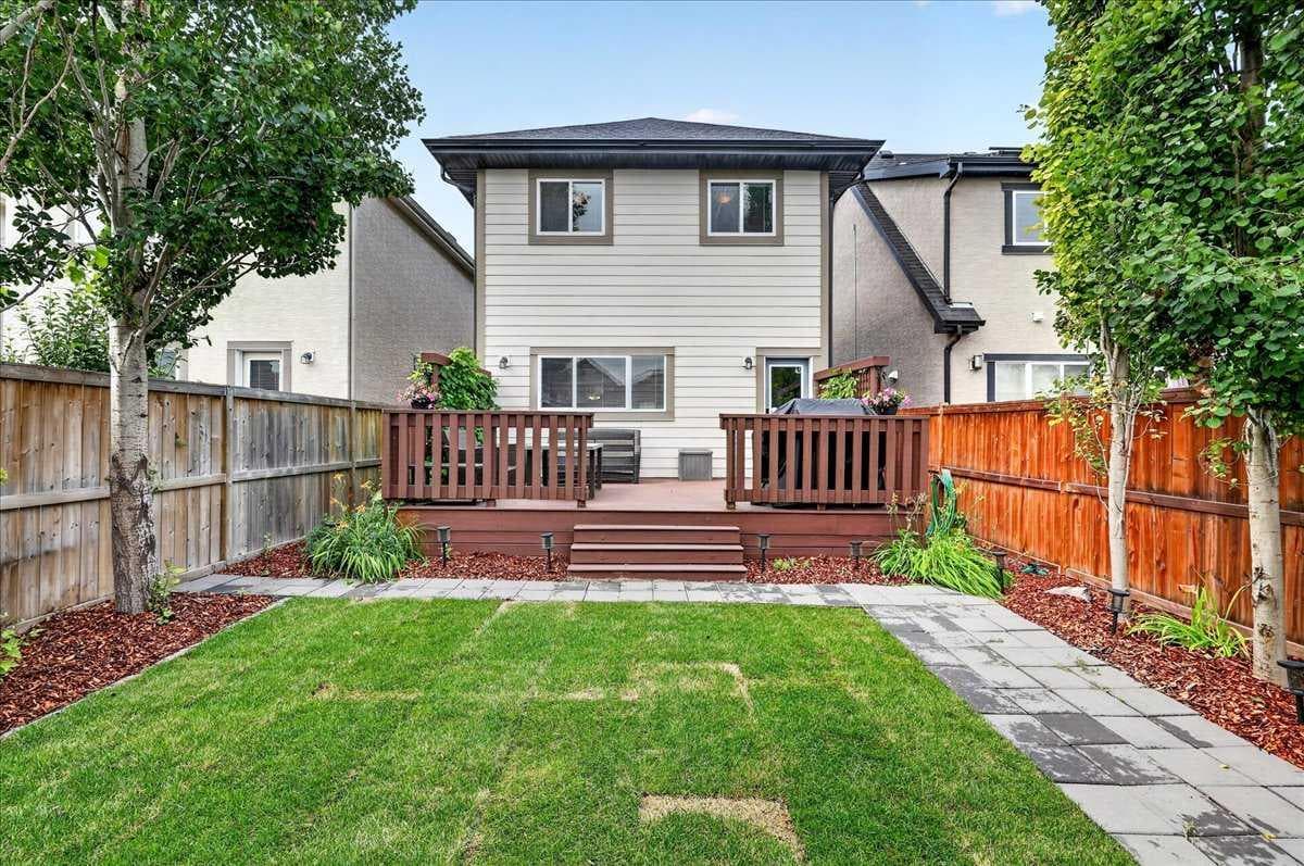60 Mahogany Grove SE