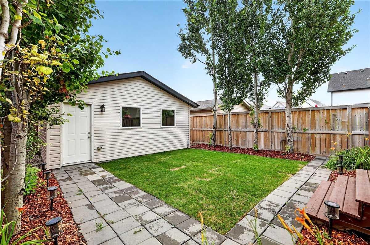 60 Mahogany Grove SE