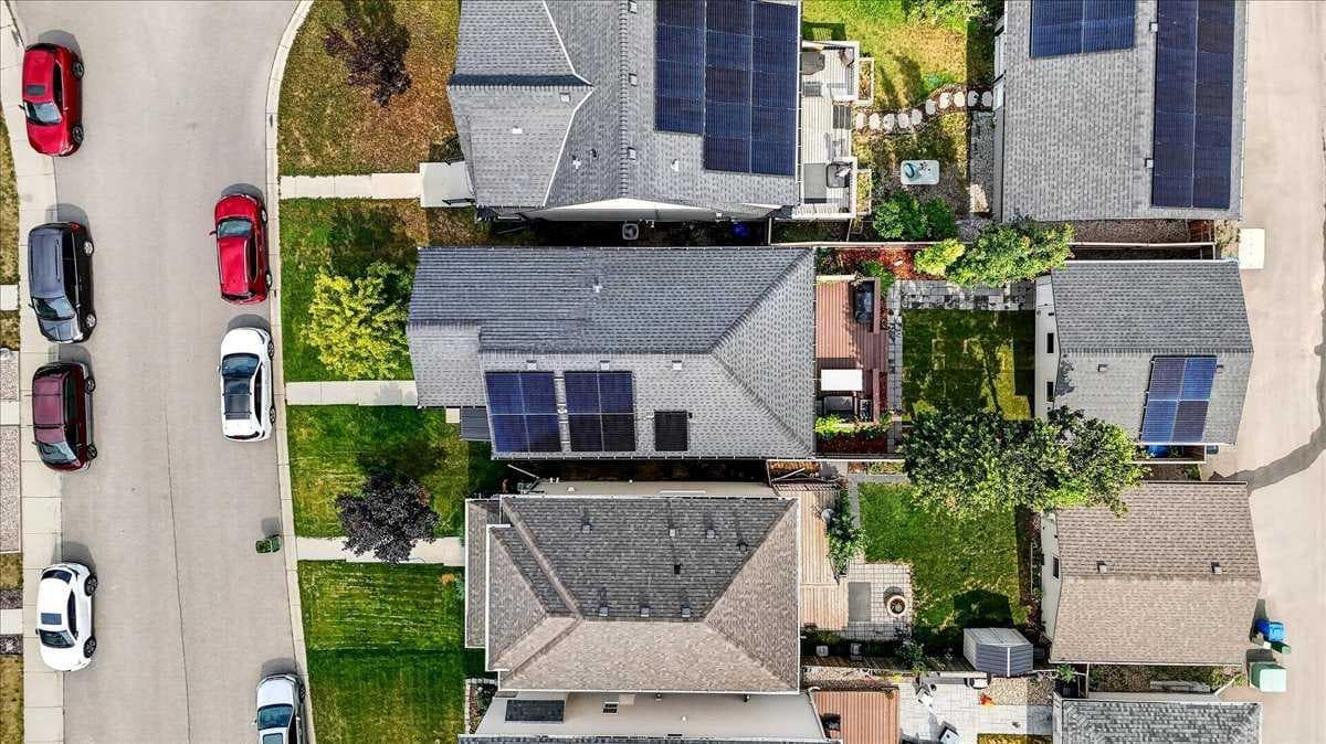 60 Mahogany Grove SE