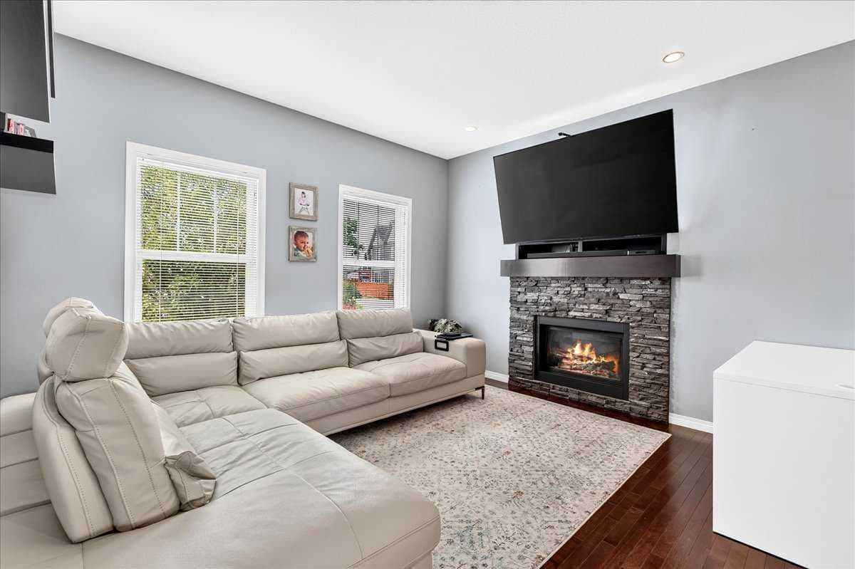 60 Mahogany Grove SE