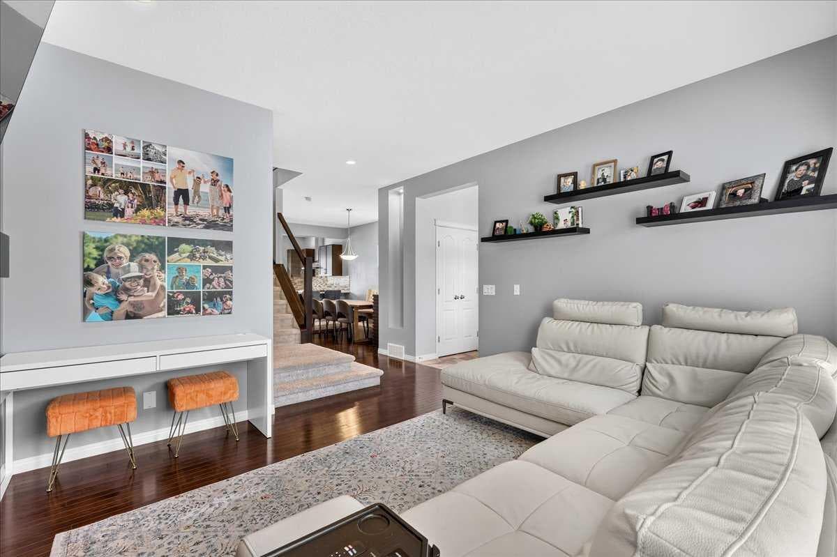 60 Mahogany Grove SE