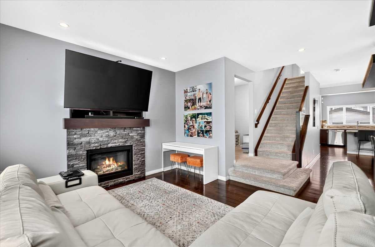 60 Mahogany Grove SE