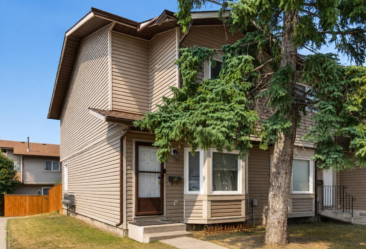 50 Falshire Terrace NE