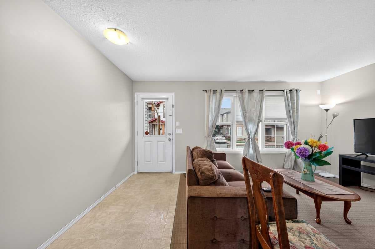 #104, 20 Panatella Landing NW