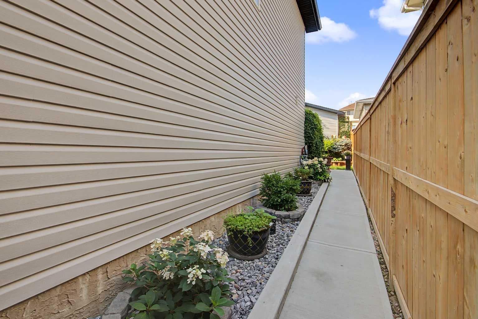 180 Country Hills Heights NW
