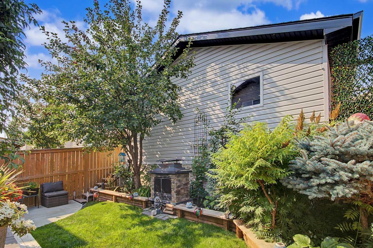 180 Country Hills Heights NW
