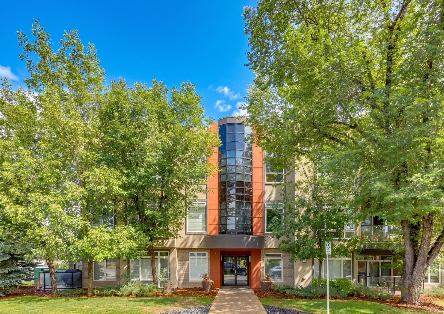 204, 540 34 Street NW