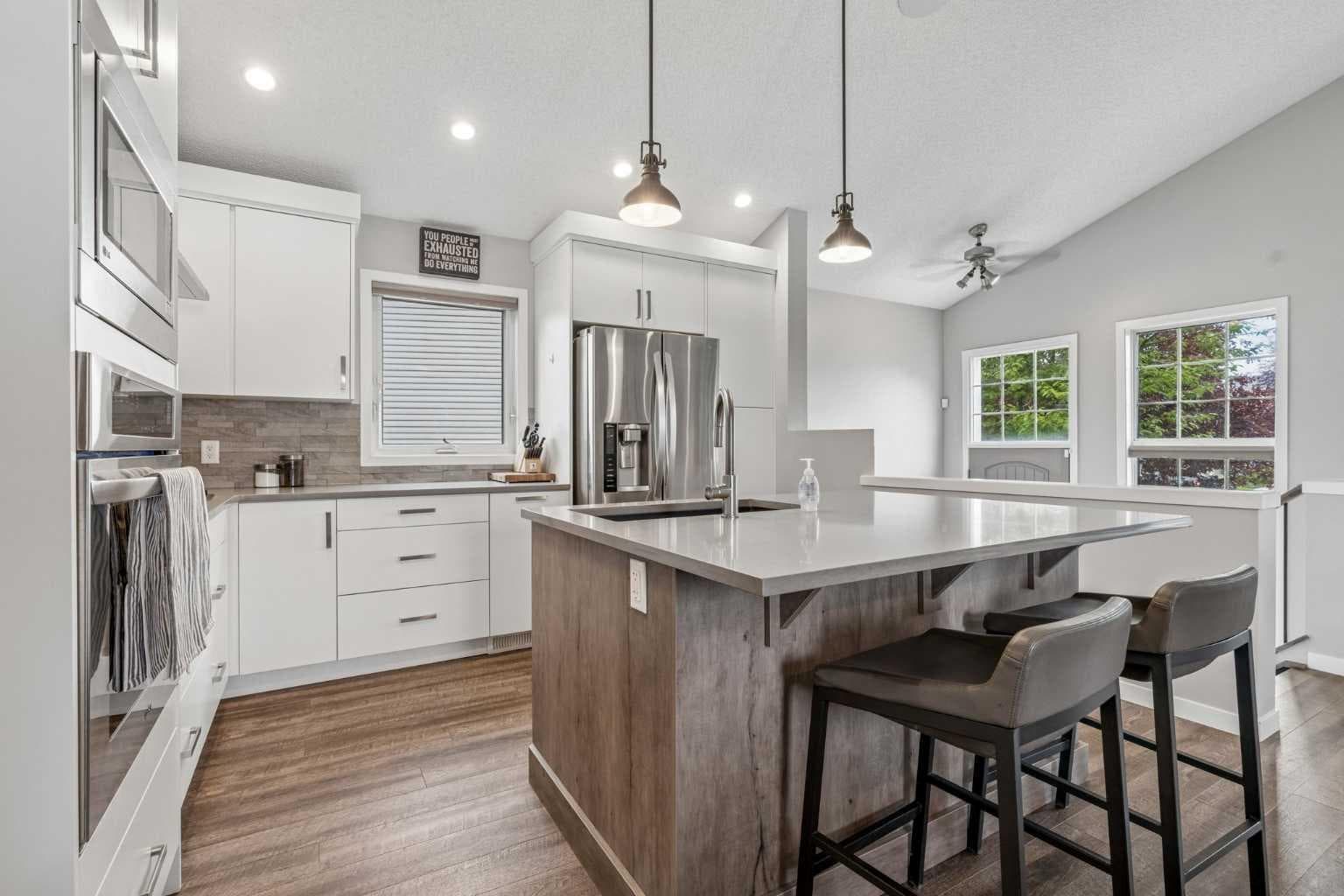 230 Mt Lorette Place SE