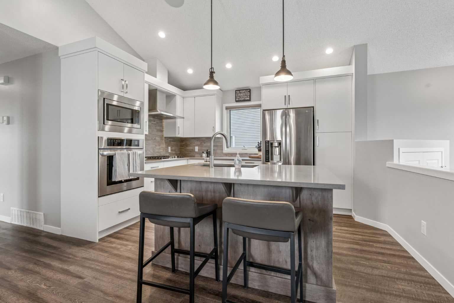 230 Mt Lorette Place SE