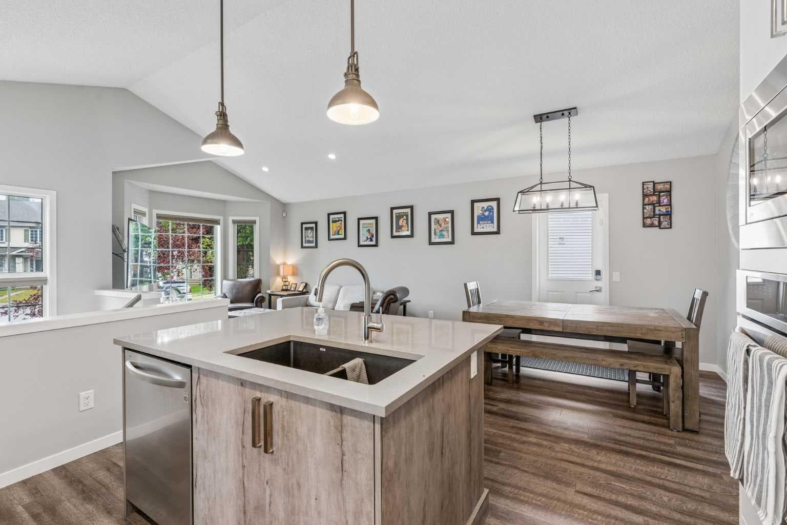 230 Mt Lorette Place SE