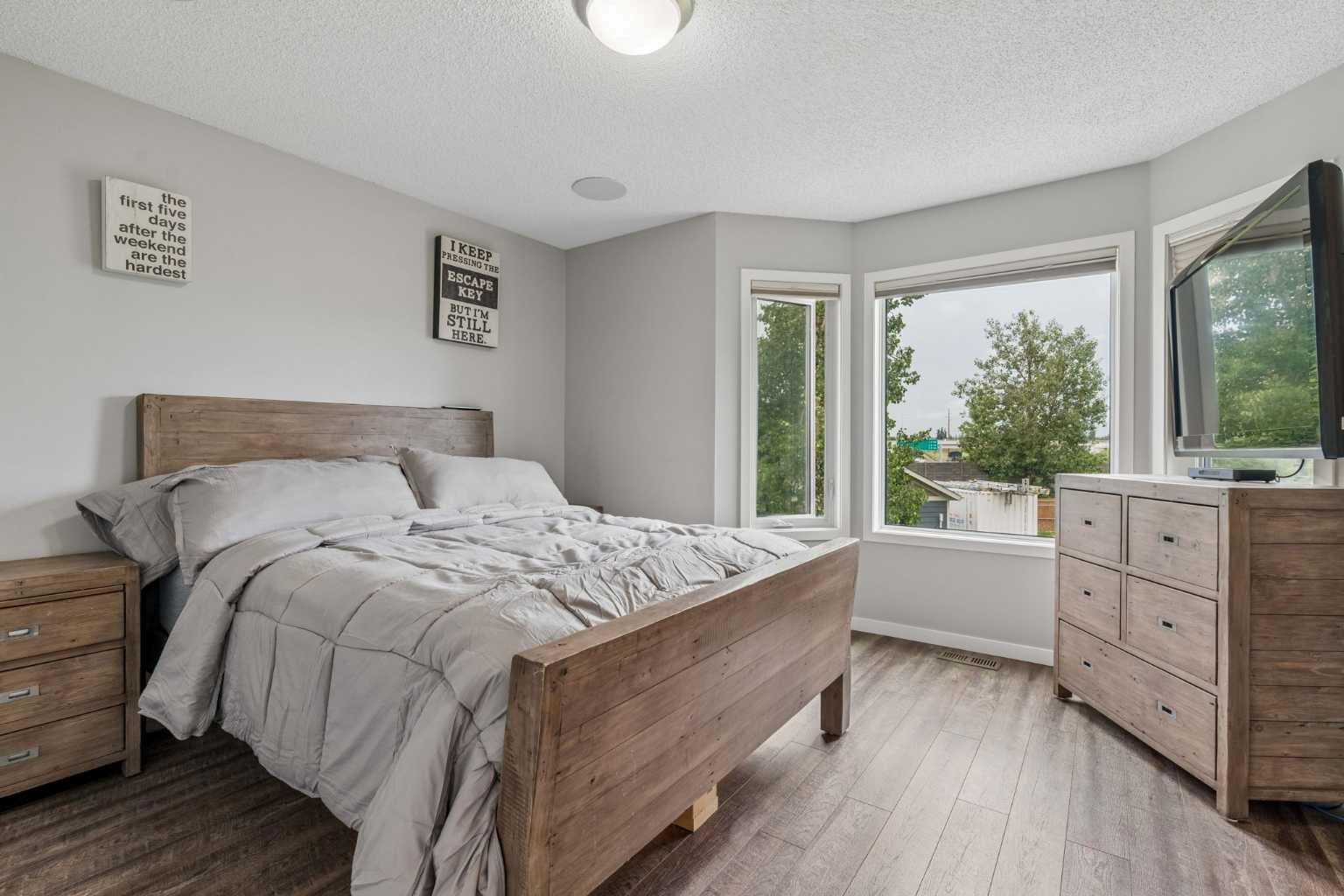 230 Mt Lorette Place SE