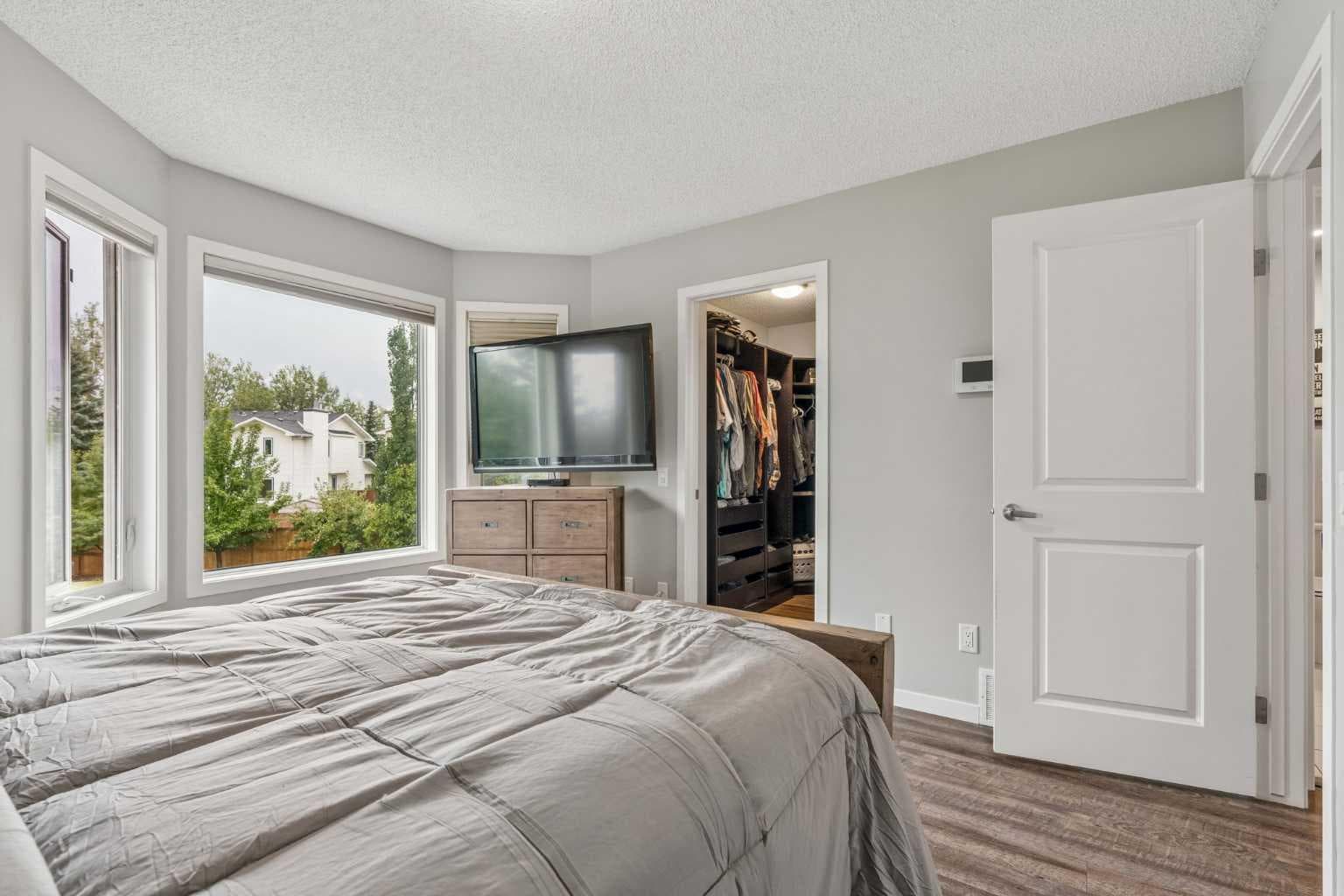 230 Mt Lorette Place SE