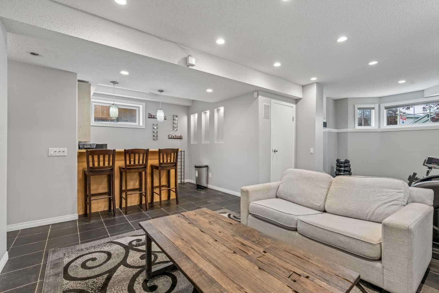 230 Mt Lorette Place SE