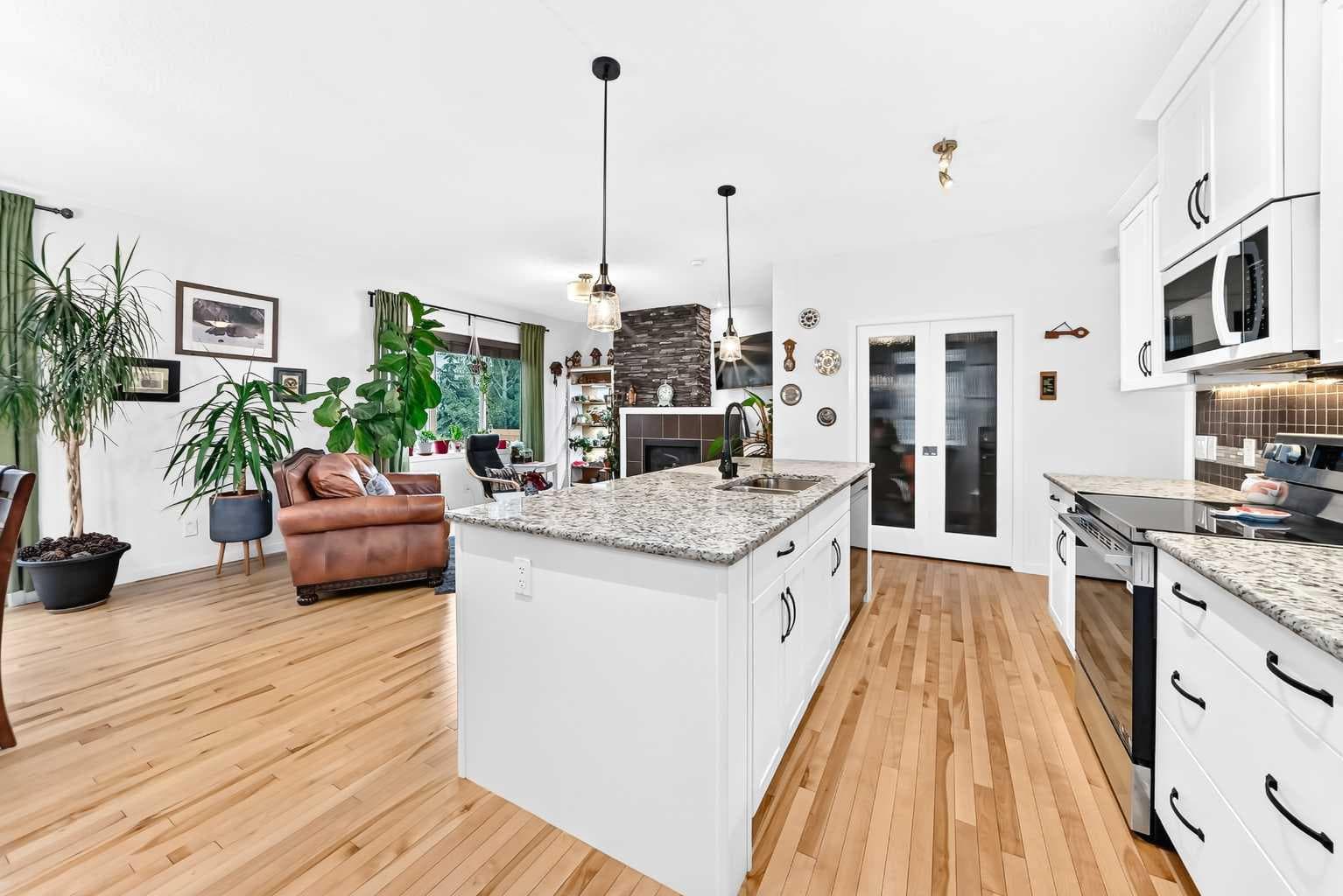64 Sunset Square 