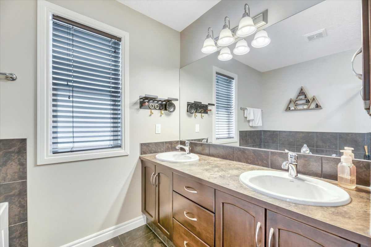 13 Cranberry Avenue SE