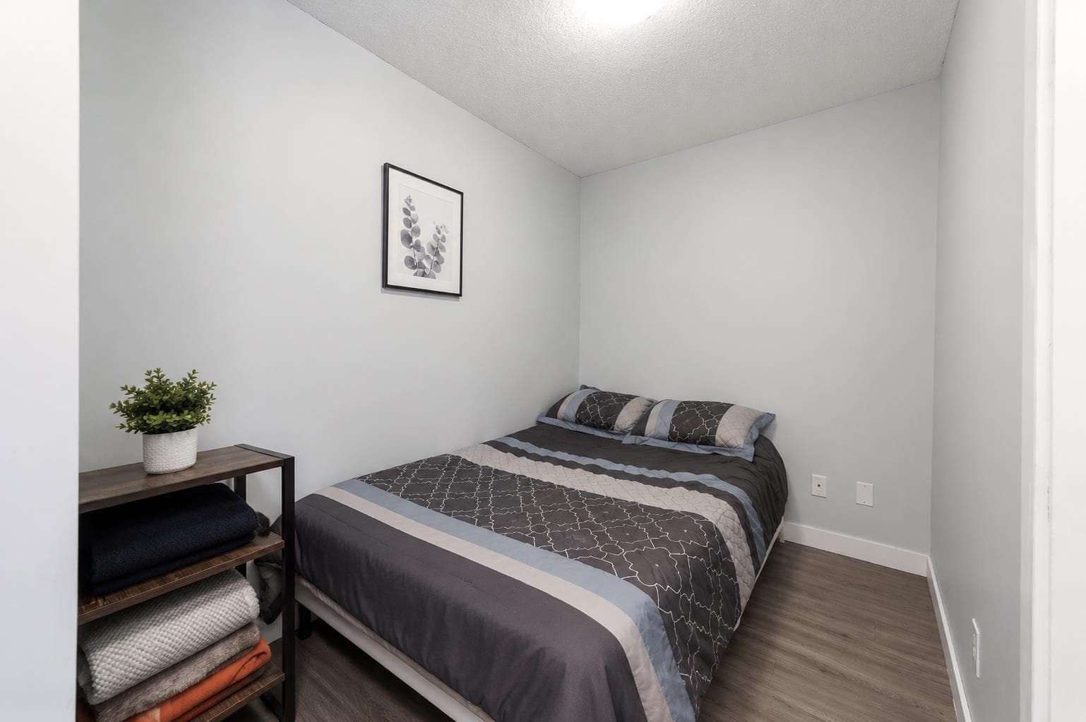 8112, 403 Mackenzie Way SW