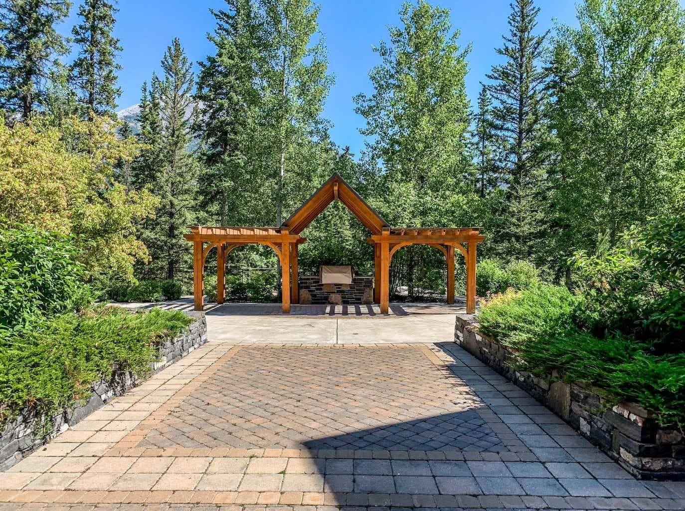 205, 600 Spring Creek Drive 