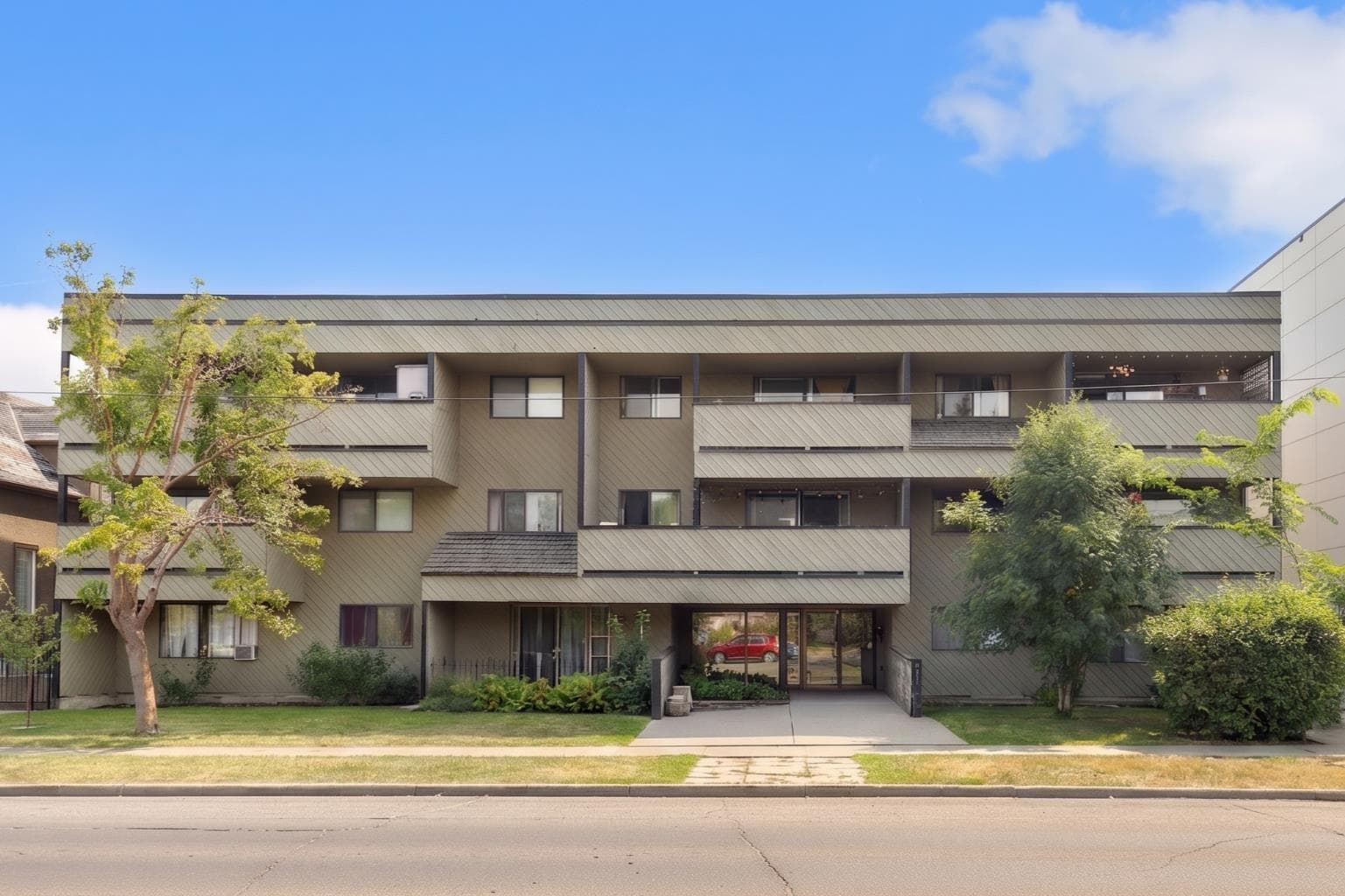 302, 1513 26 Avenue SW