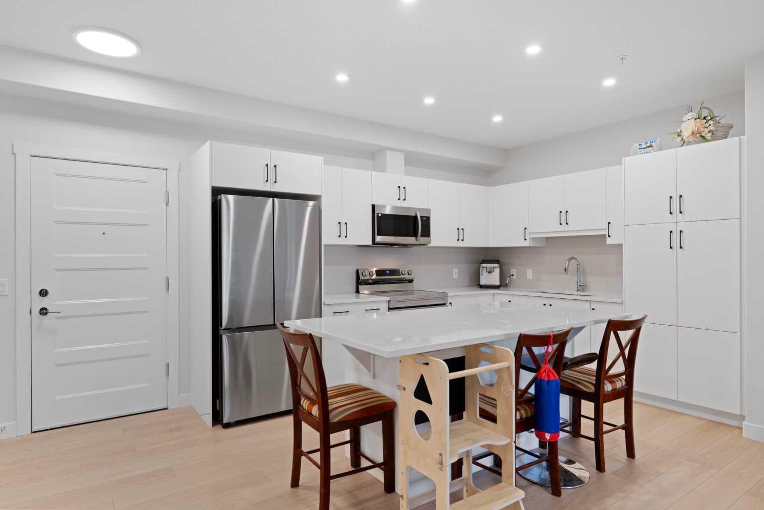 1112, 81 Arbour Lake View NW