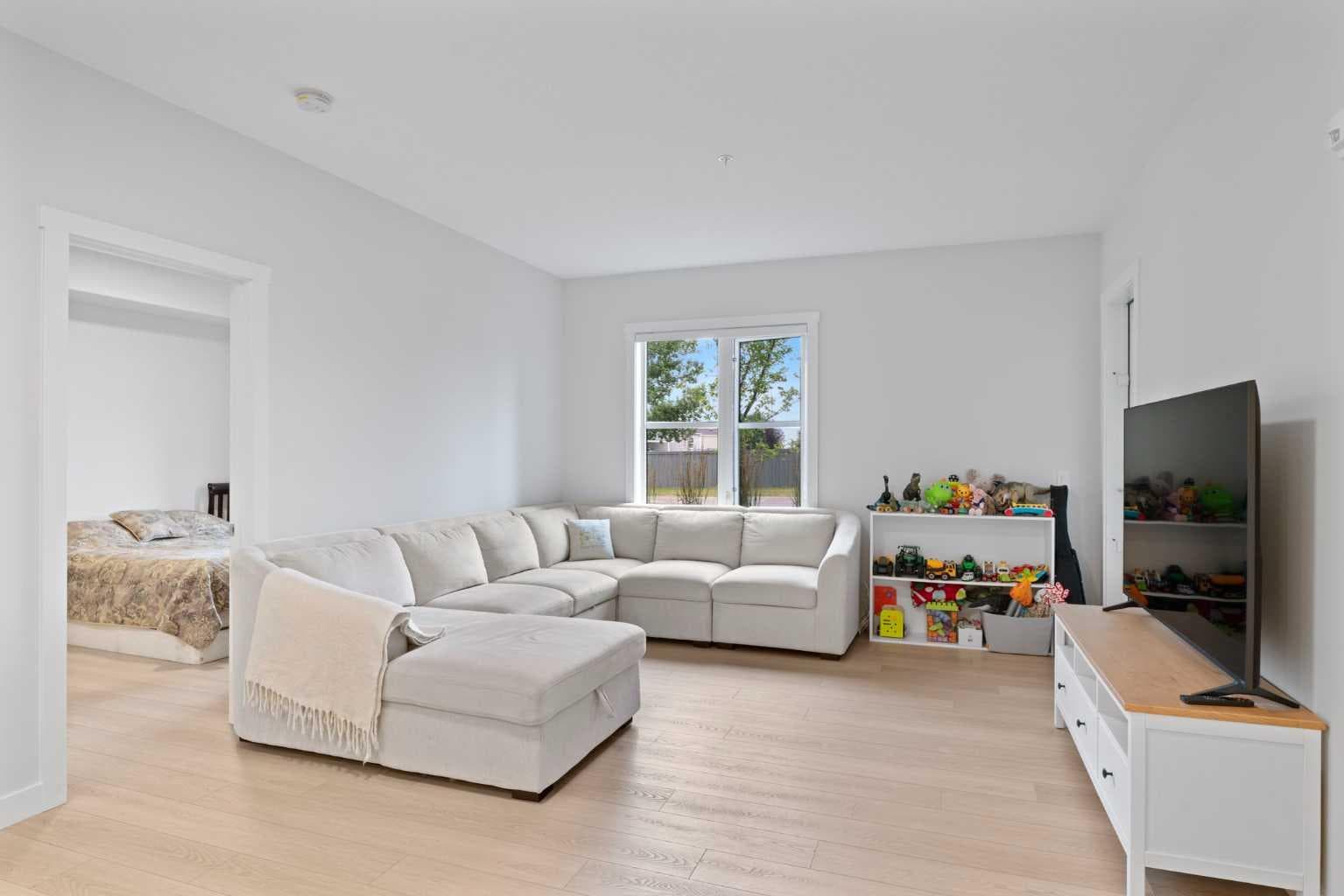 1112, 81 Arbour Lake View NW