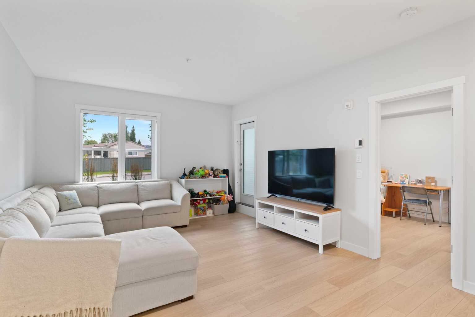 1112, 81 Arbour Lake View NW