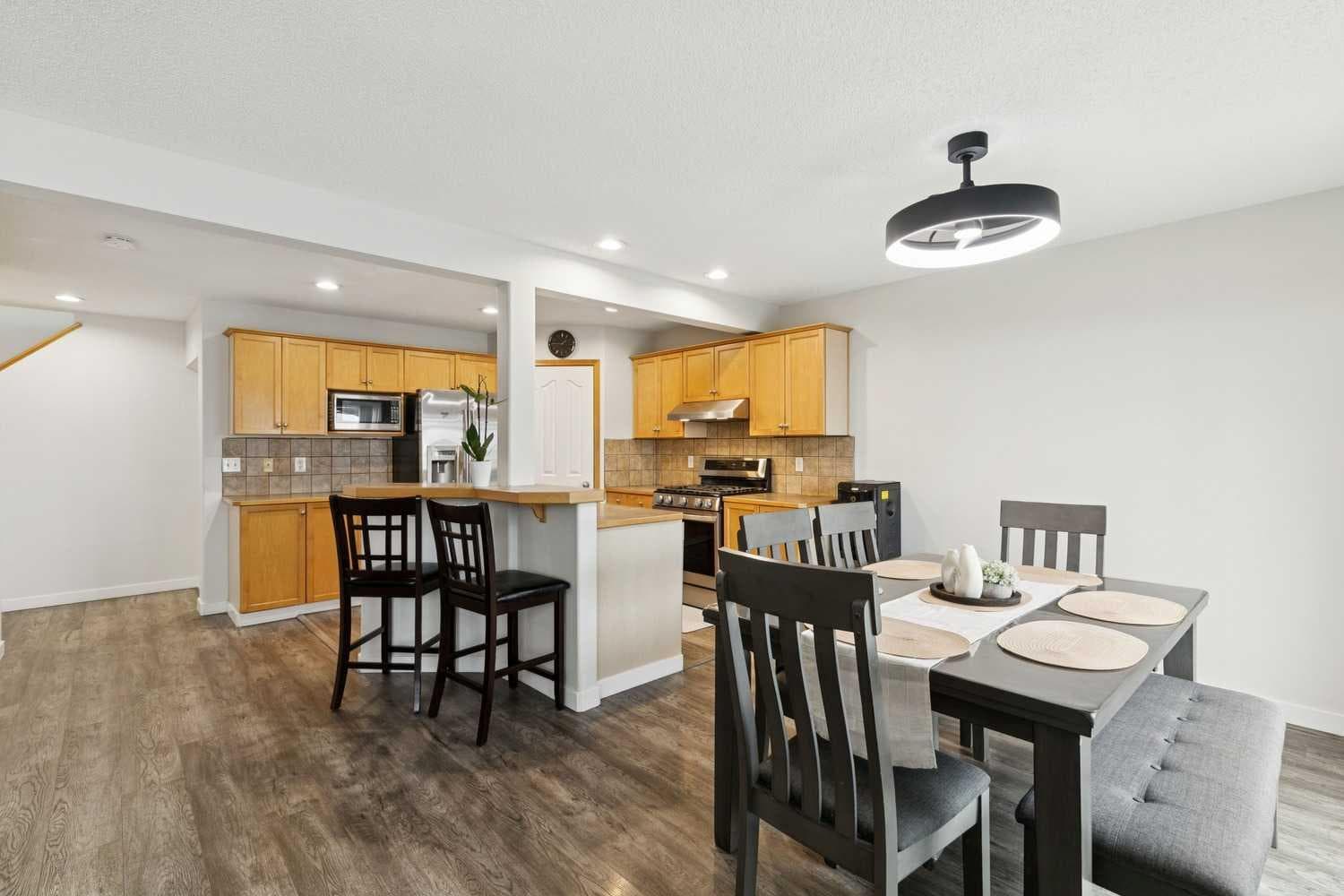 126 Somerglen Way SW