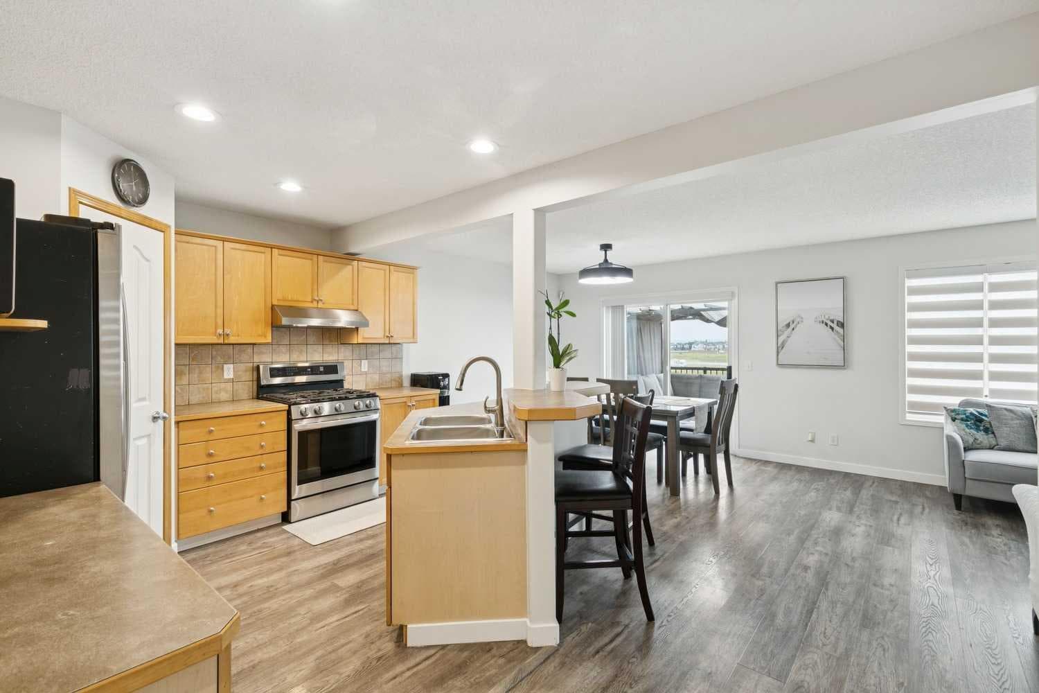 126 Somerglen Way SW