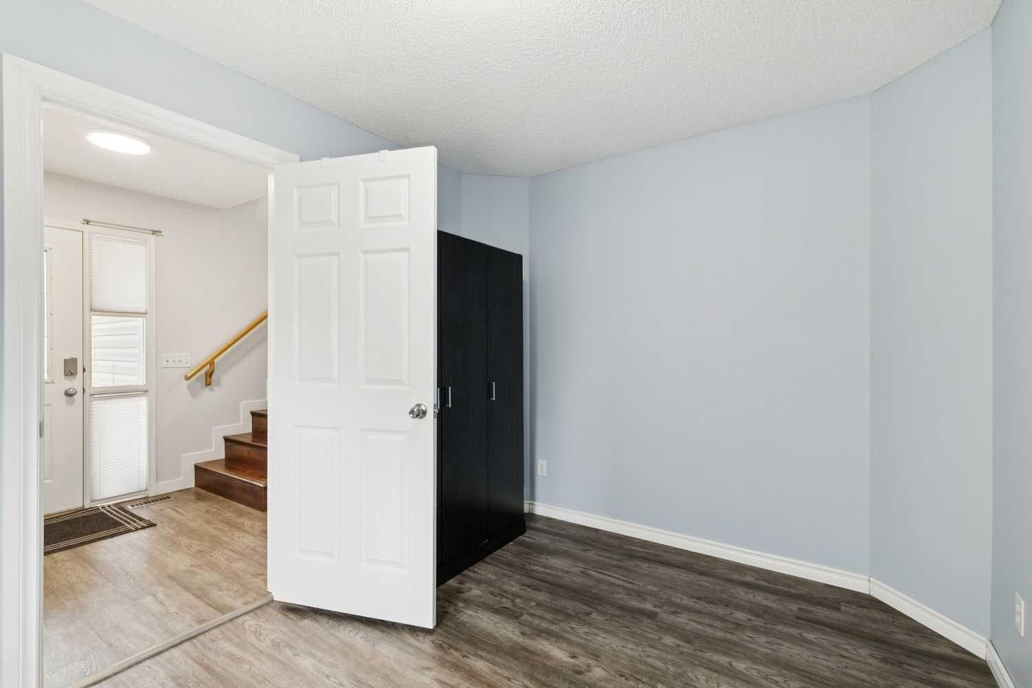 126 Somerglen Way SW