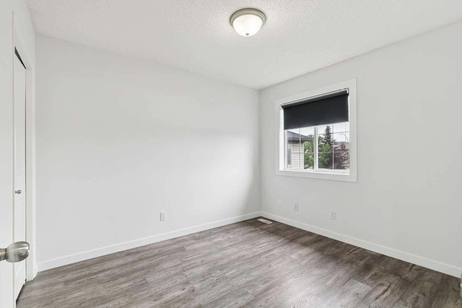 126 Somerglen Way SW