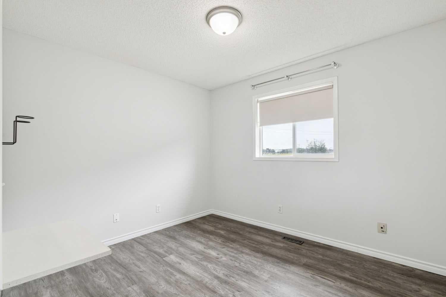 126 Somerglen Way SW