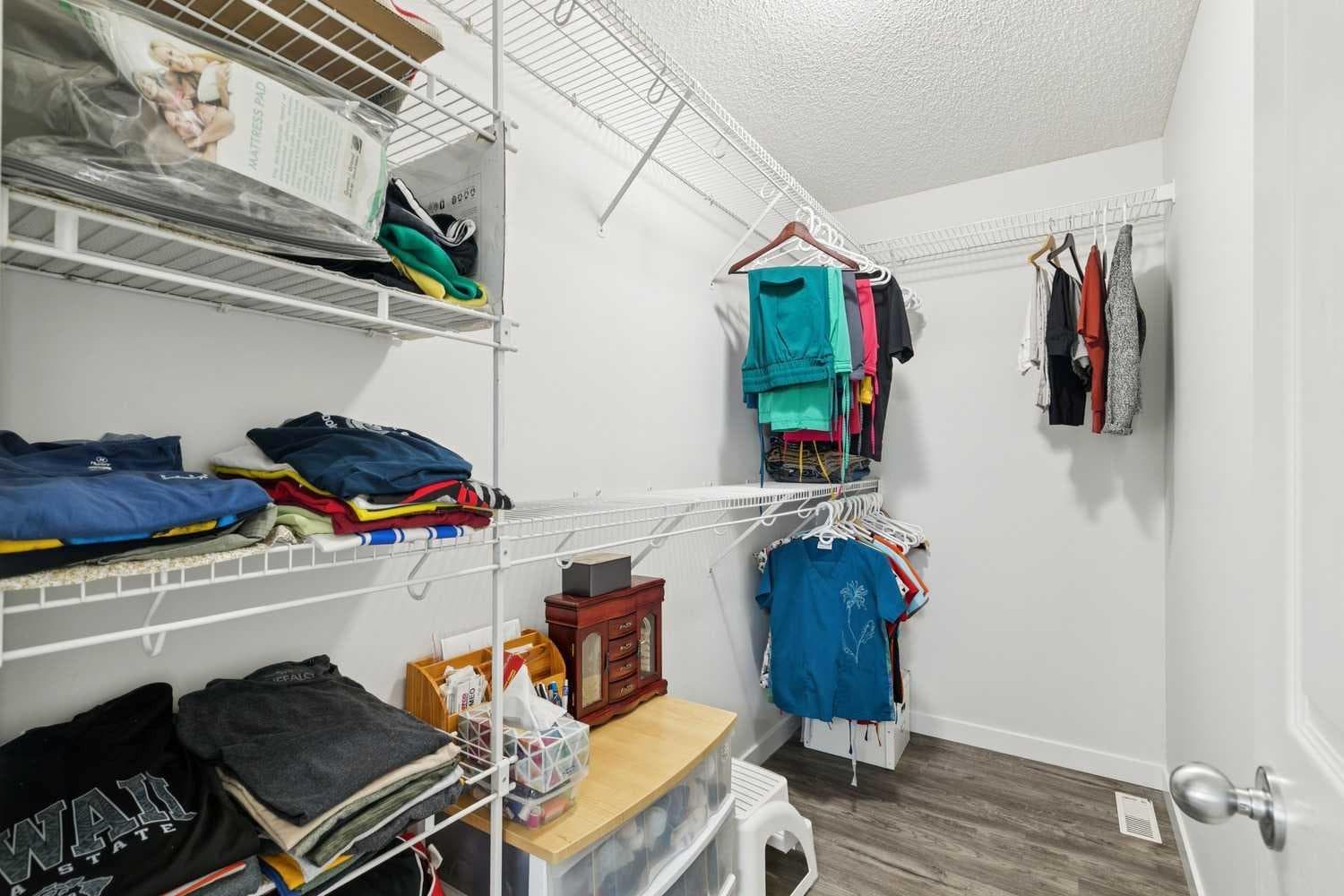 126 Somerglen Way SW