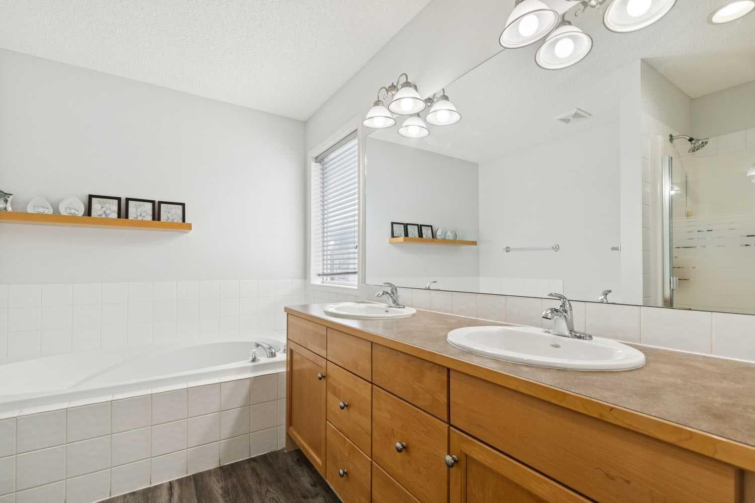 126 Somerglen Way SW