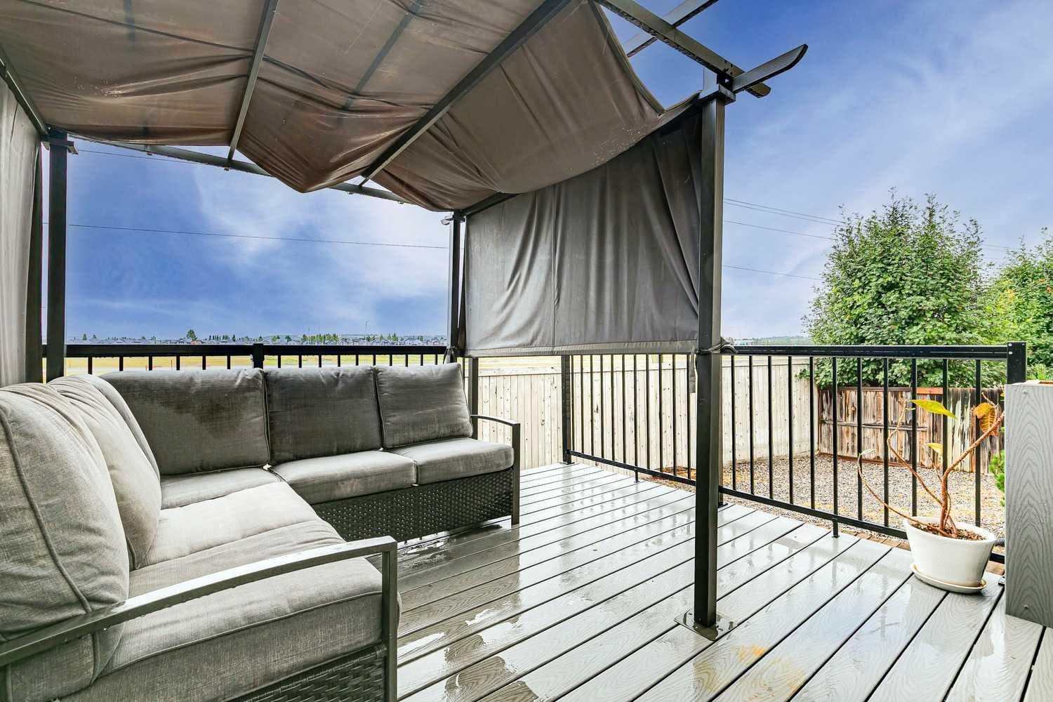 126 Somerglen Way SW