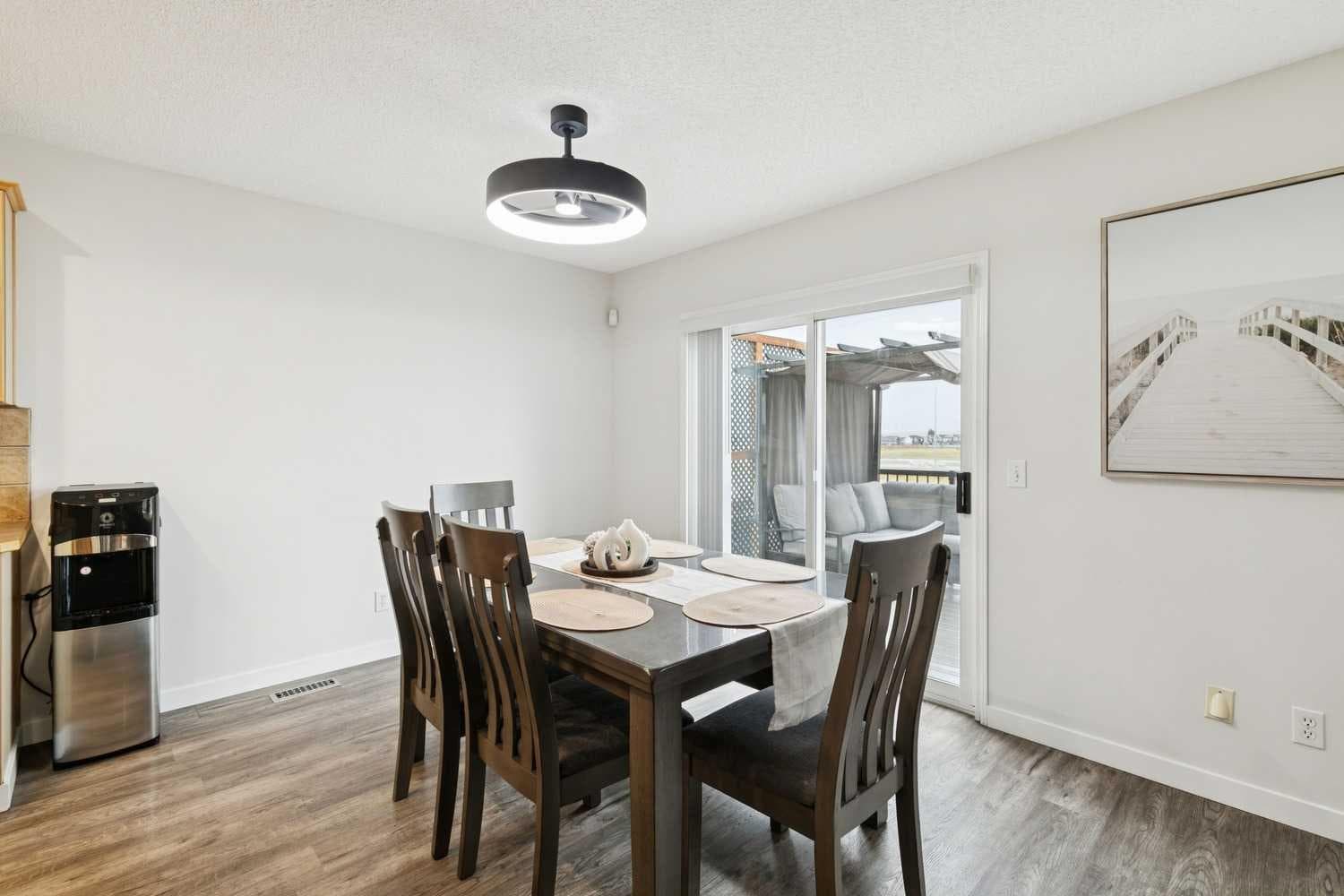 126 Somerglen Way SW