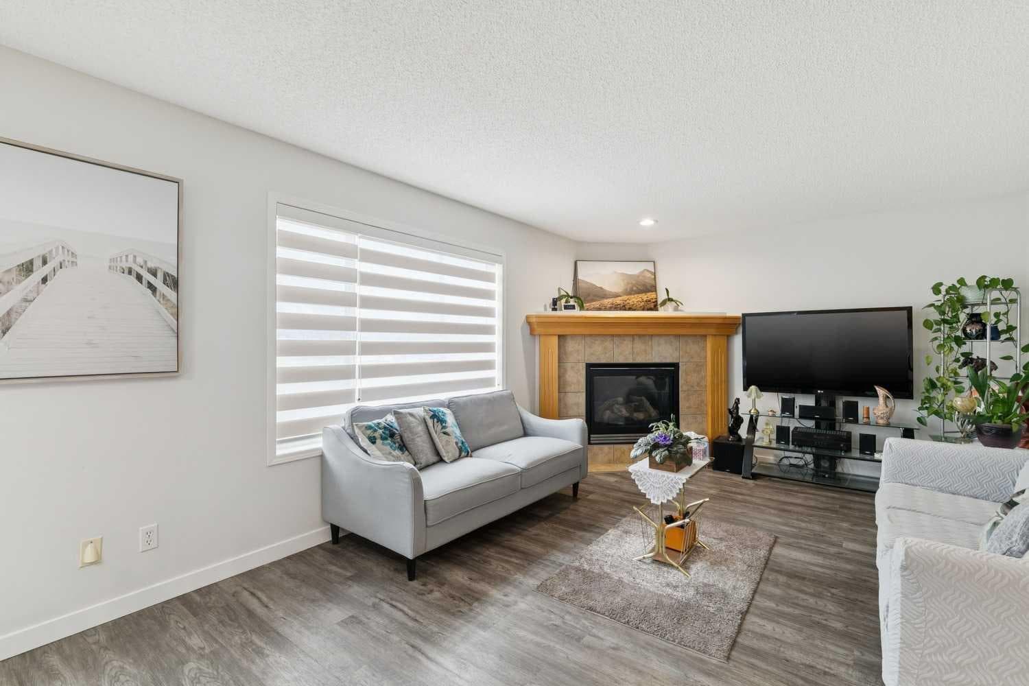126 Somerglen Way SW