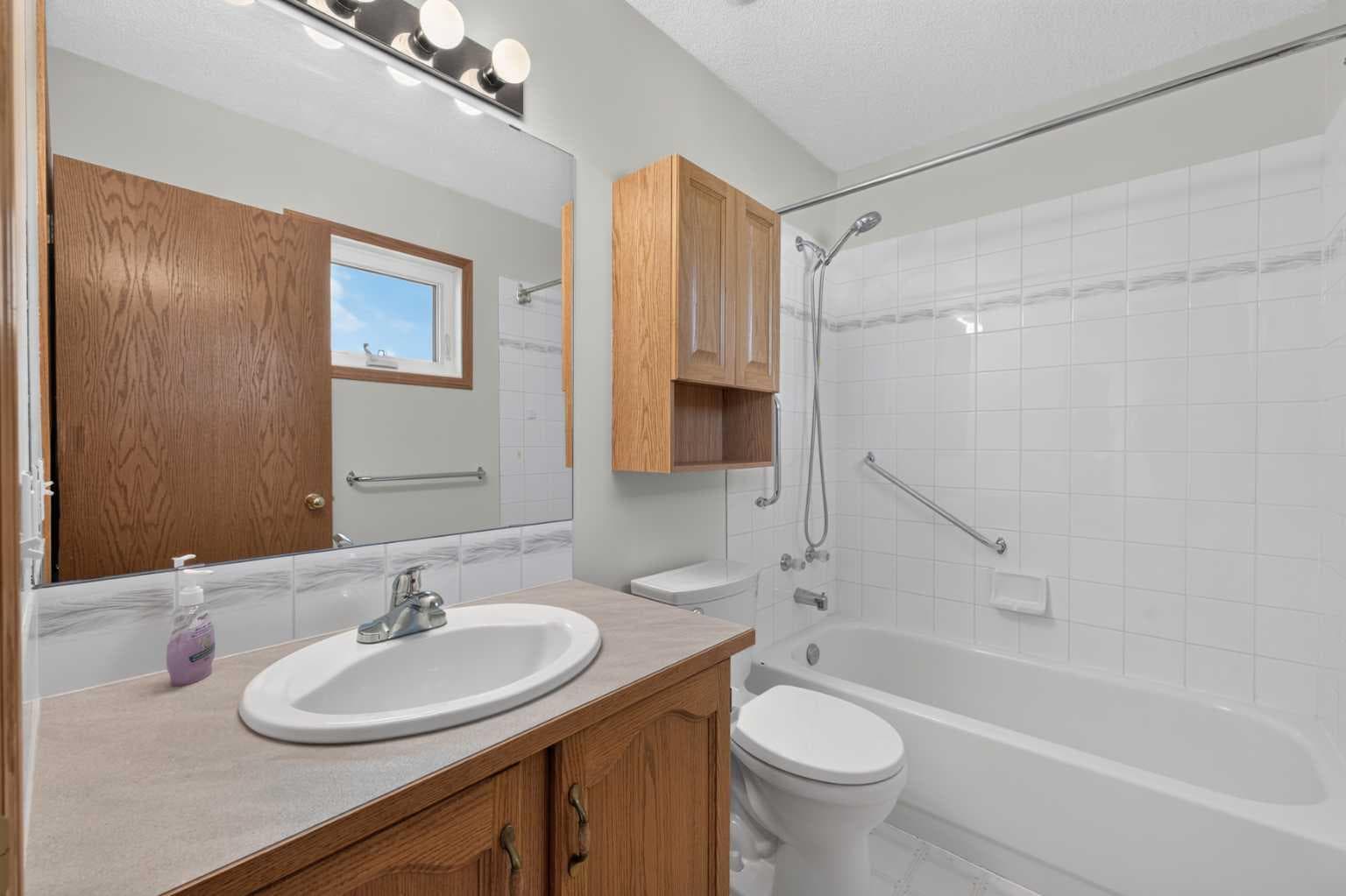 42 West Boothby Crescent 