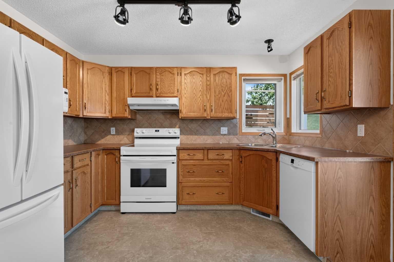 42 West Boothby Crescent 