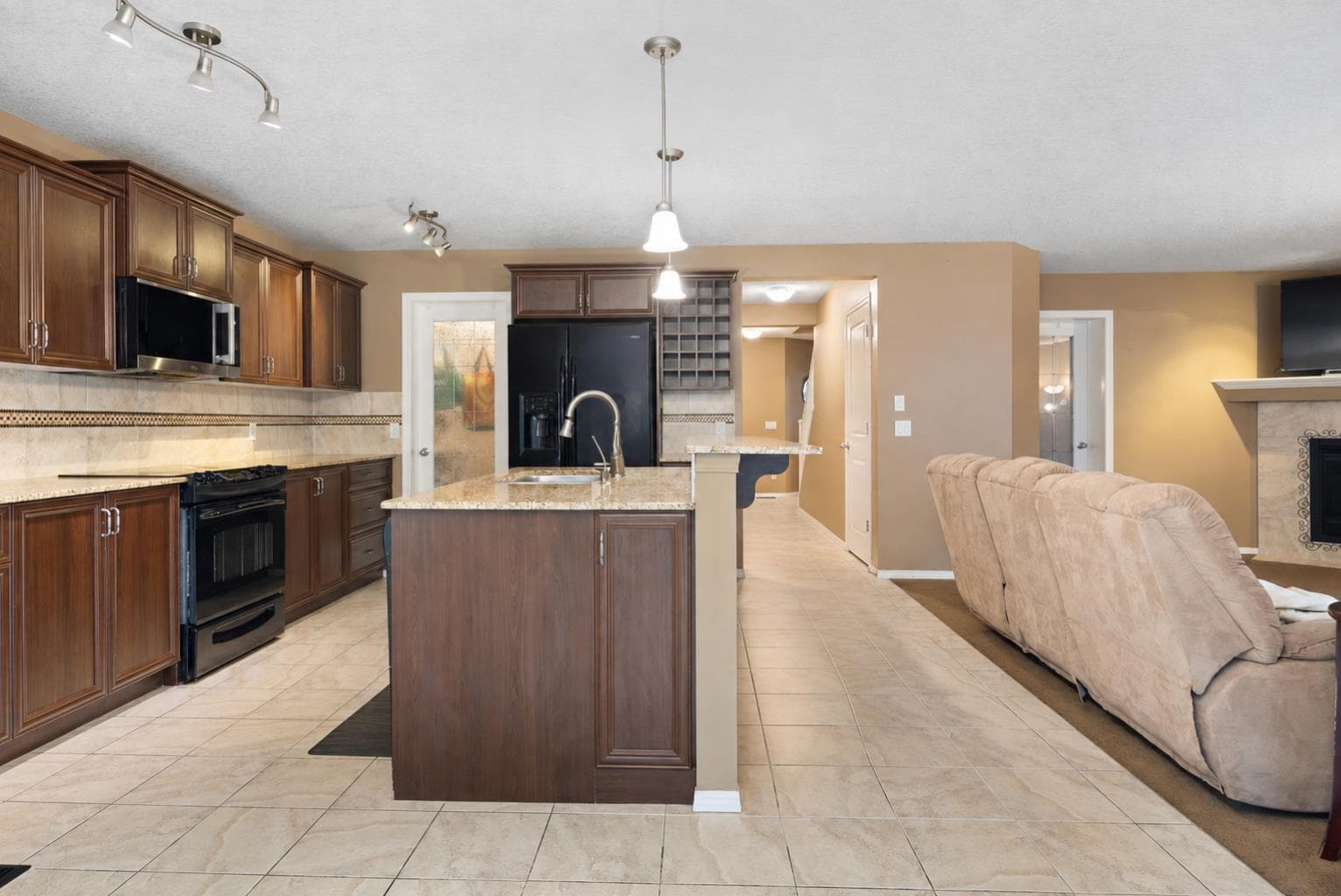 19 Silverado Skies Bay SW