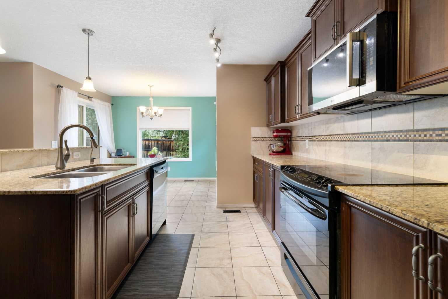 19 Silverado Skies Bay SW