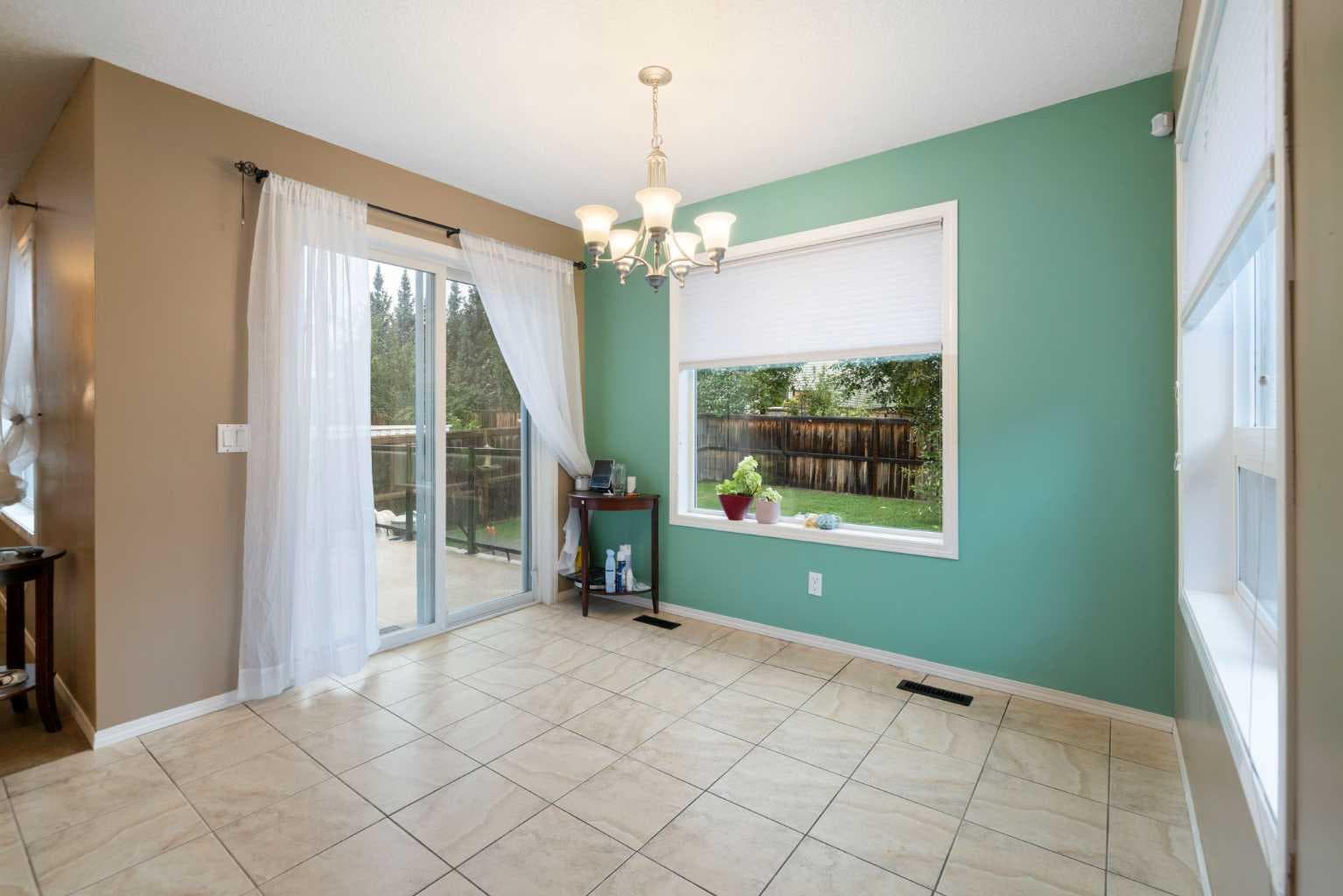 19 Silverado Skies Bay SW