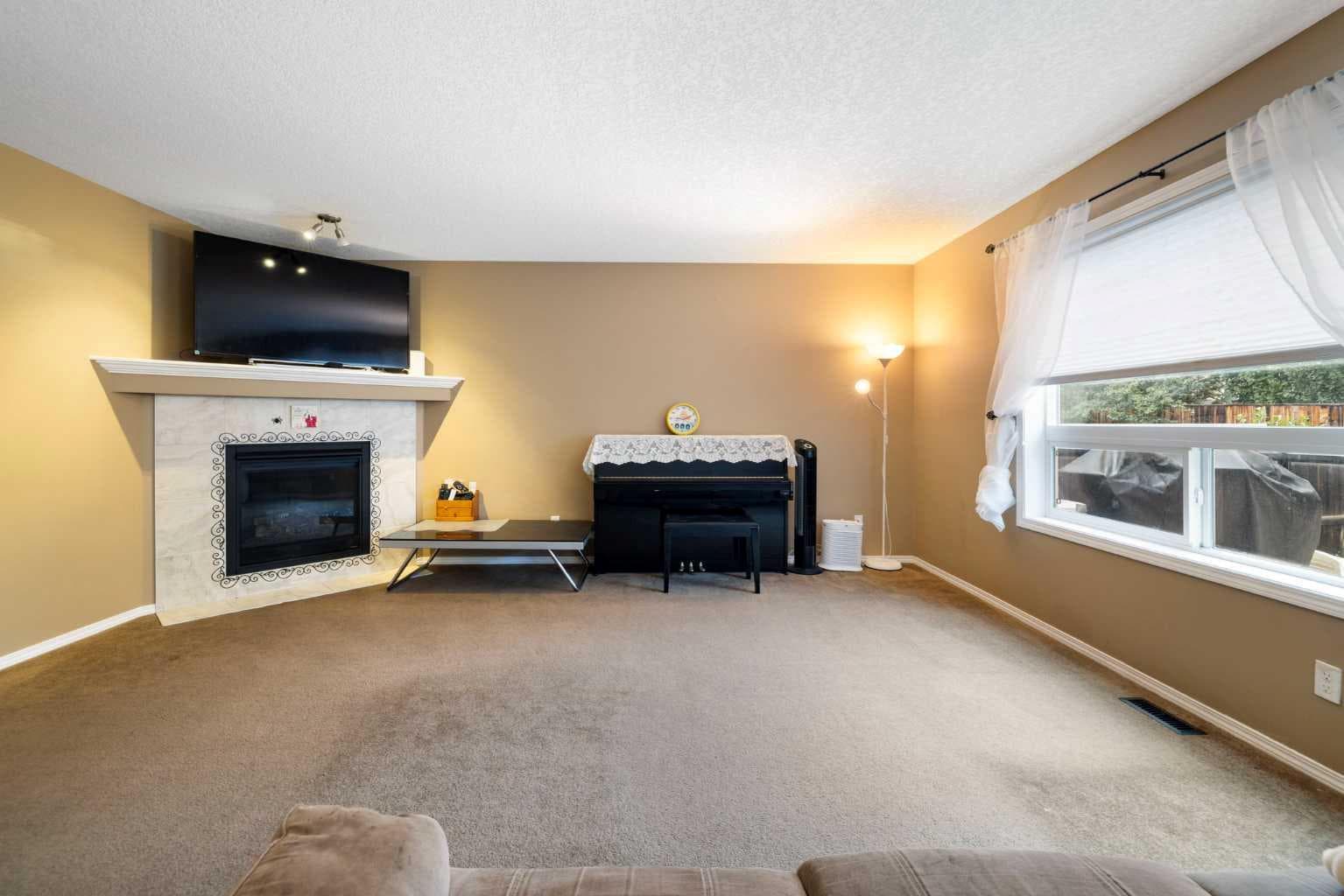 19 Silverado Skies Bay SW