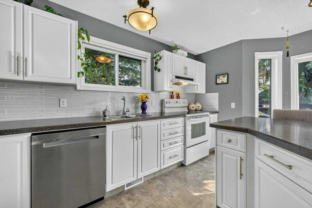 83 Millrise Crescent SW