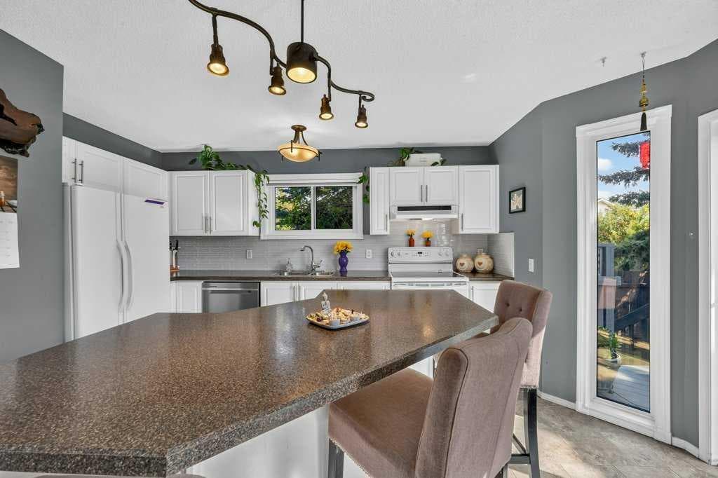 83 Millrise Crescent SW