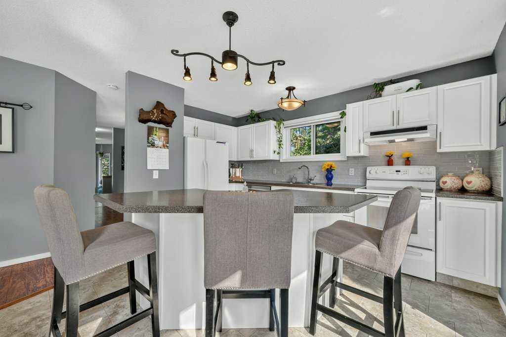83 Millrise Crescent SW