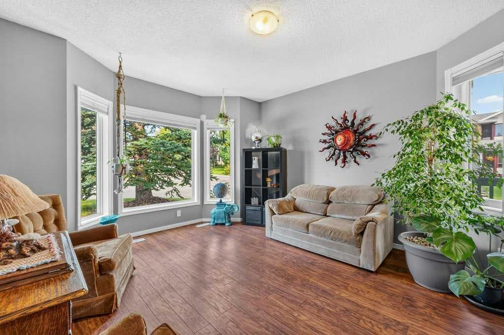83 Millrise Crescent SW