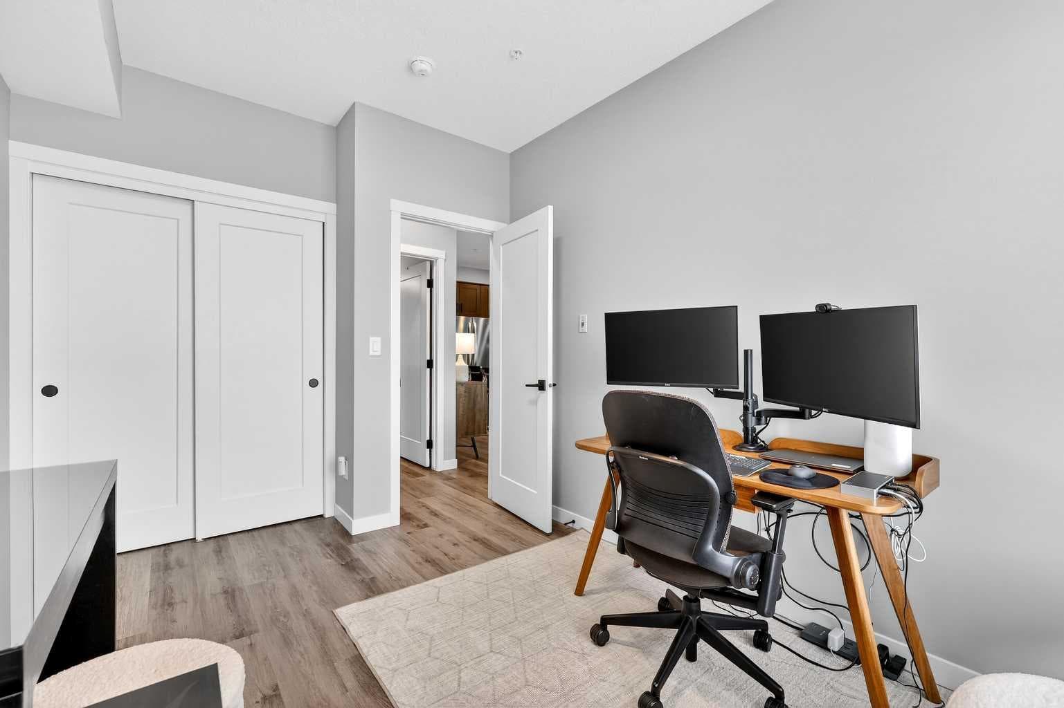 401, 150 Shawnee Square SW