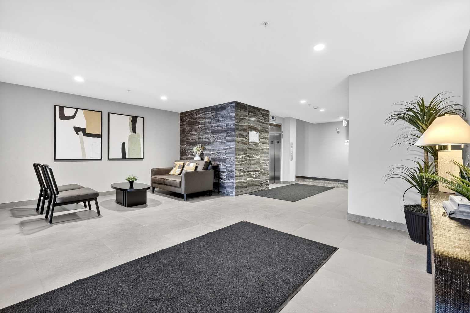 401, 150 Shawnee Square SW
