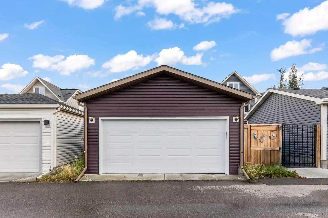 111 Hillcrest Close SW