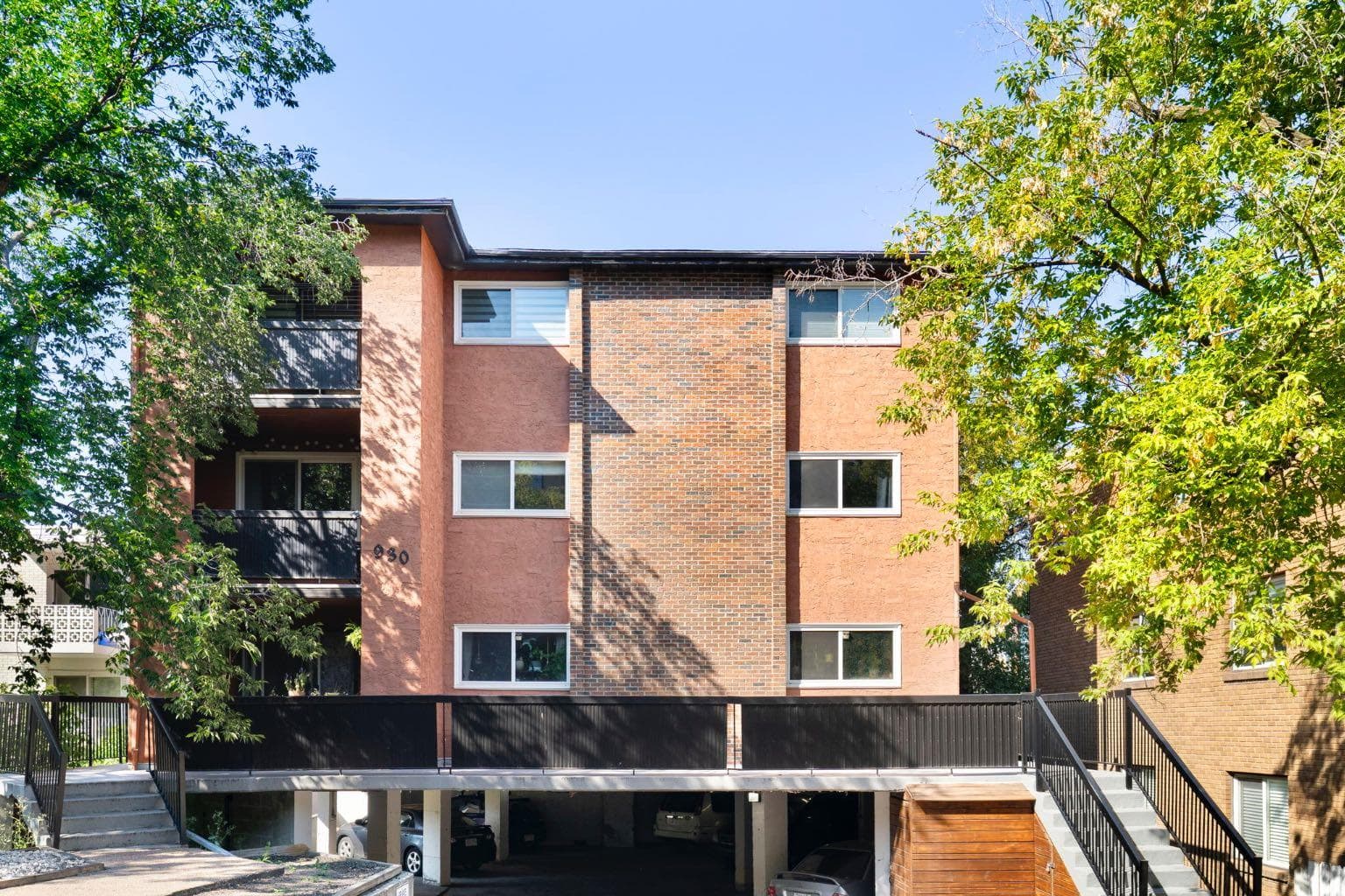 4, 930 Royal Avenue SW