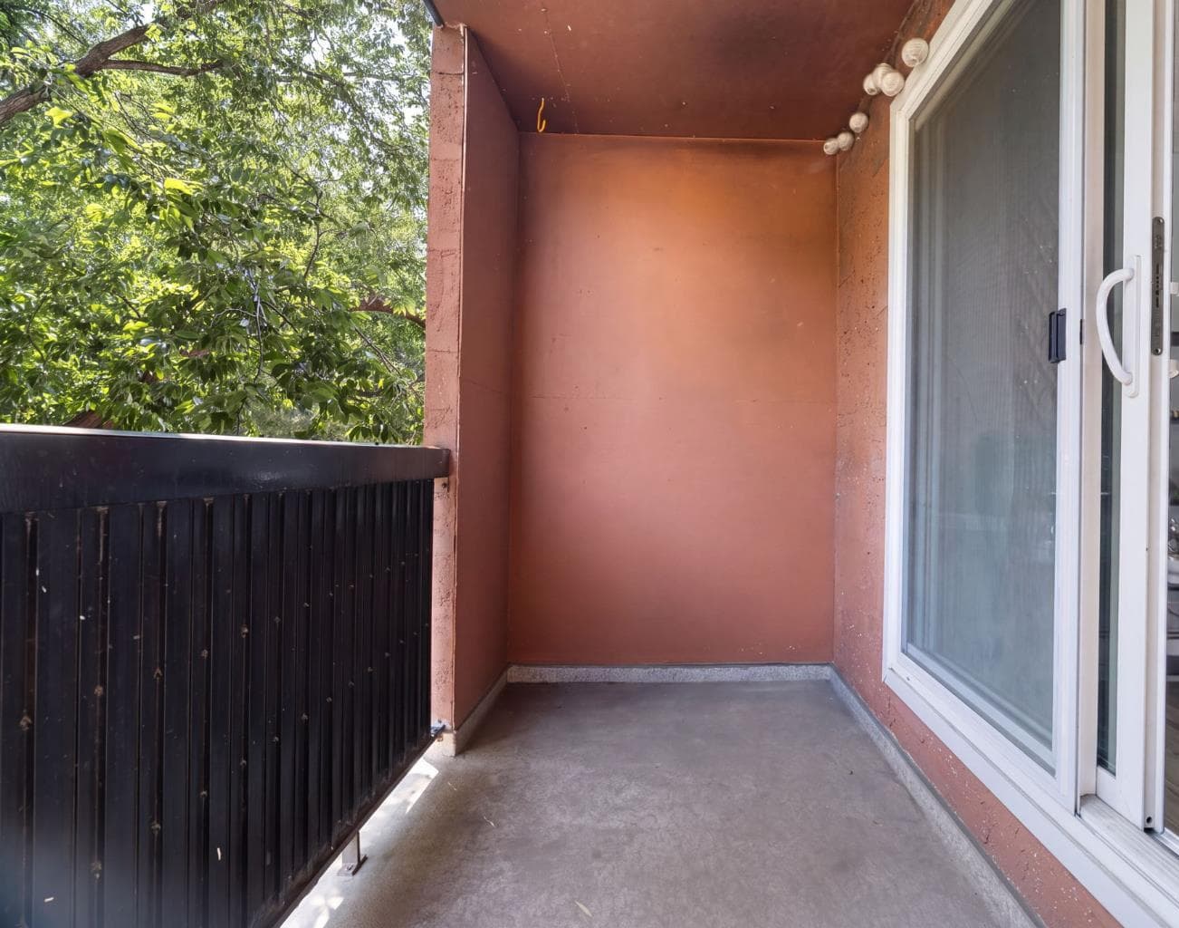 4, 930 Royal Avenue SW